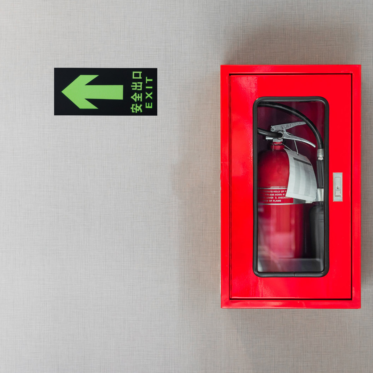 Emergency Exit Sign - 8 stuks veiligheidsuitgangsbord lichtgevende muursticker brand